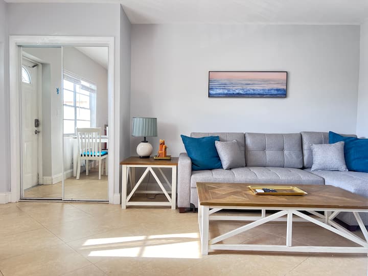 1/1 Modern Suite Getaway Renovated, Walk To Beach - Quiet Waters Park, Deerfield Beach