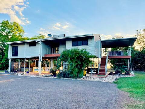 Kick N Back  Accommodation with waterfront views