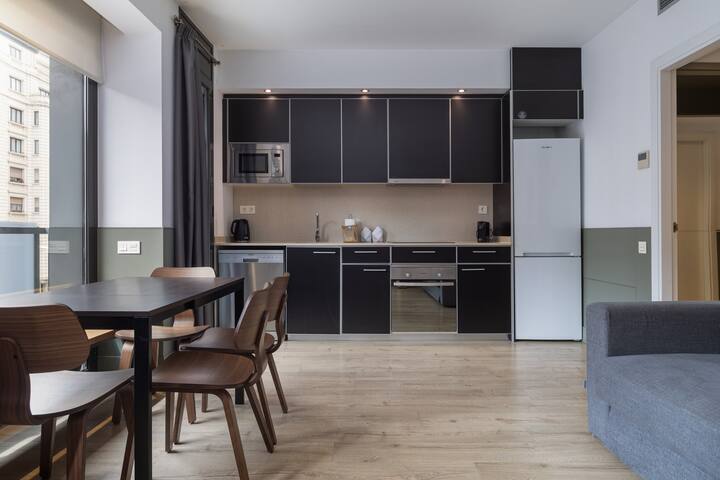 Deluxe Apt with Breakfast in Gracia by EnjoyBCN gallery image 5