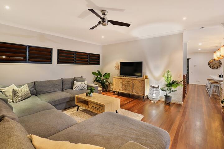 Alex Head- walk to beach – Heated Pool – 16 guests gallery image 2