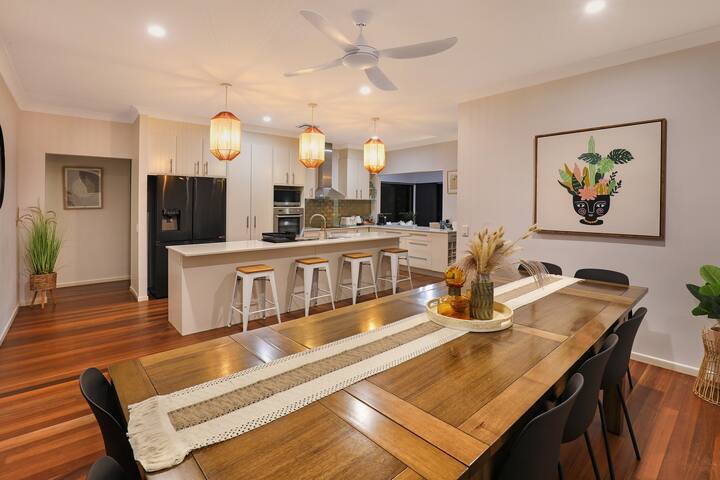 Alex Head- walk to beach – Heated Pool – 16 guests gallery image 5