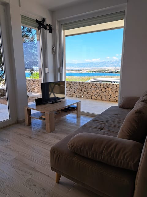 Popular Airbnb listing: Apartman Edilnova D2 in Općina Povljana