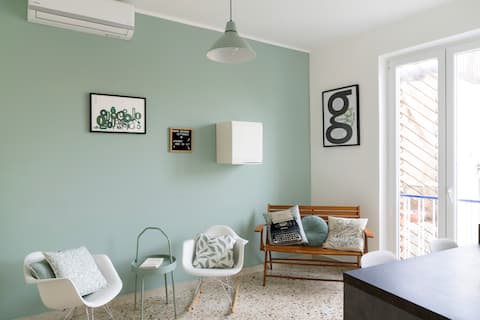 Top Airbnb: Gill Sans House VerbaVolant Ortigia Apartment in Siracusa