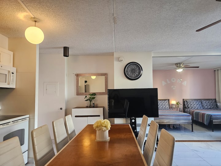 Waikiki Banyan Renovated 3(q)beds W/parking, Wi-fi - Kailua, HI