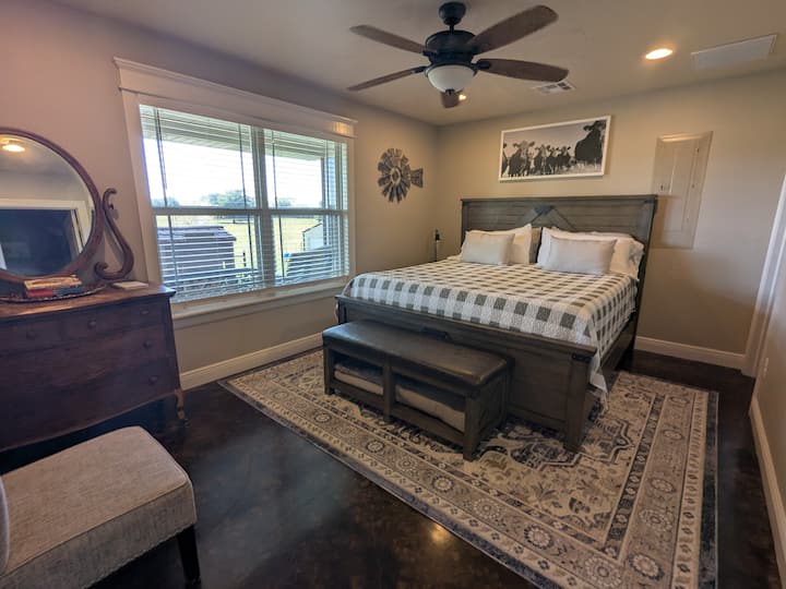 1st floor master bedroom, walk in closet, and on suite bathroom