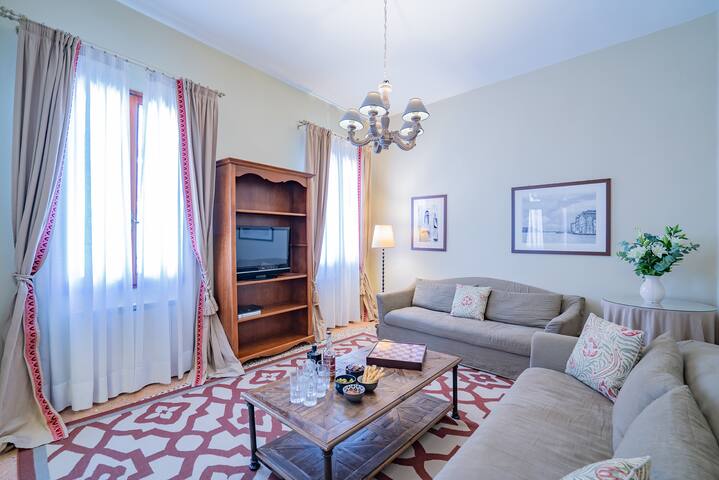 Ca’ Canaletto Canal View Refreshed in 2024! gallery image 2