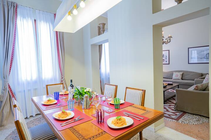 Ca’ Canaletto Canal View Refreshed in 2024! gallery image 4