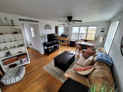 "Sunview House"- Scenic views, walk to beach