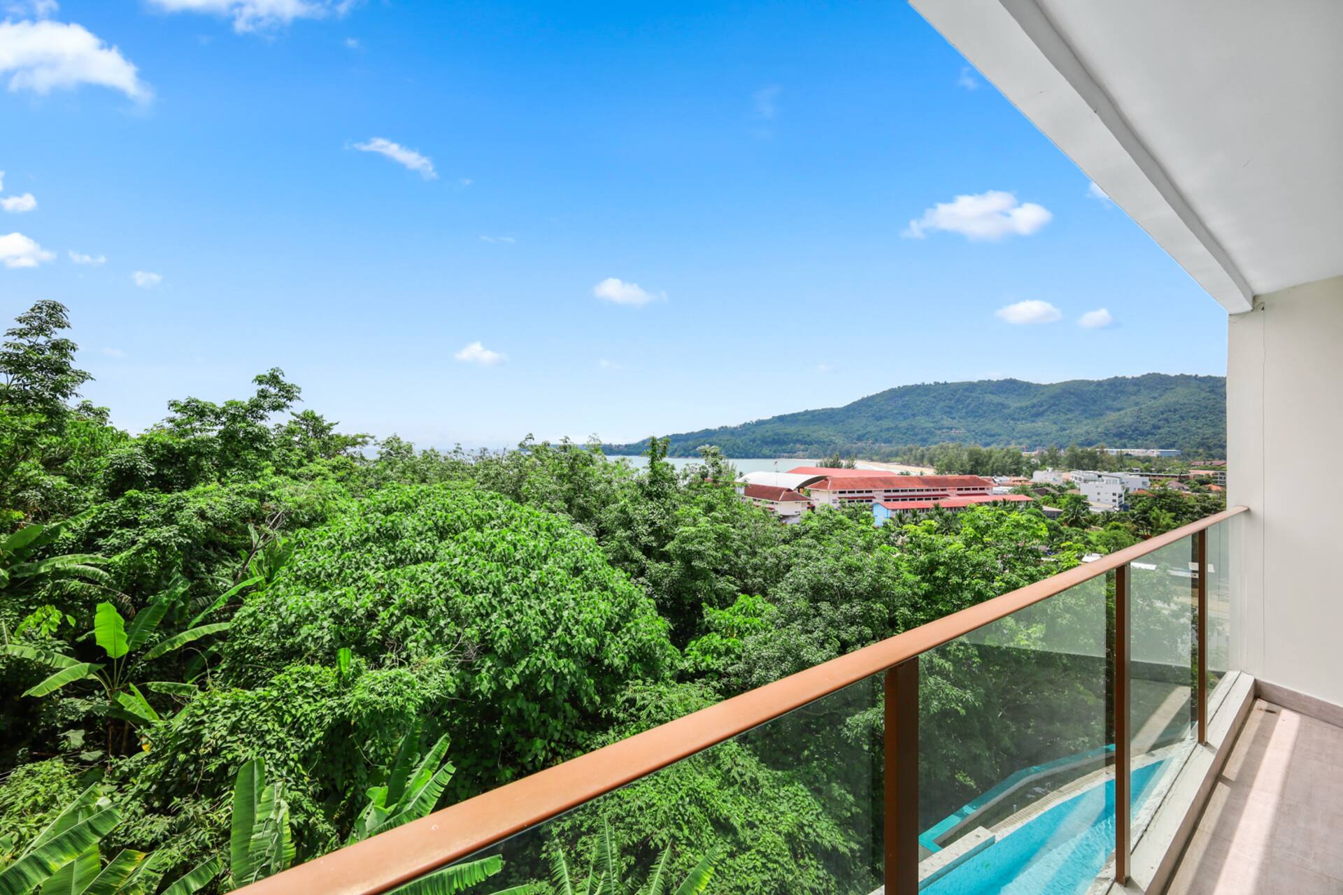 Kamala Sea View Apartment. Walk to the Beach.