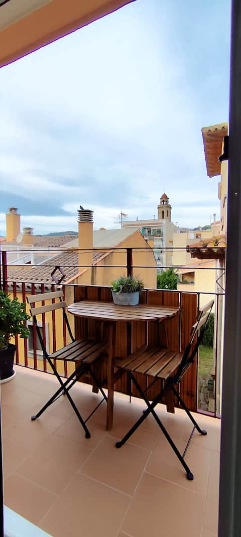 Successful Airbnb property: Apartment Oliver .Calella . Balcony . City center. in Calella