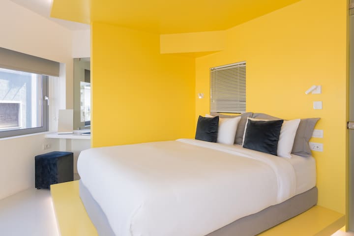 Athens Color Cube / Yellow Apartment