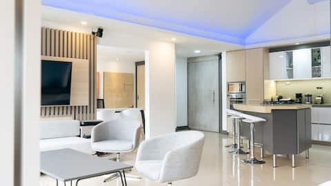 Spectacular PH Loft  view hills/AA/balcony