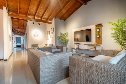 Successful Airbnb property: 2 houses in 1 - Near the Stadium and the 70 - 31 People in Medellín