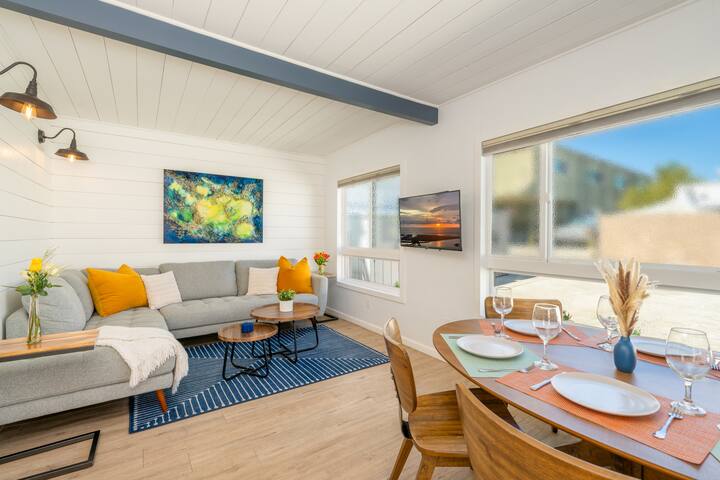 Near Bay – 12 Bikes, A/C, BBQ, Deck- Min to Beach! gallery image 3