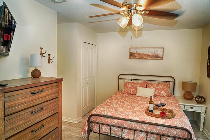 "הדירה הזו הייתה מיקום מושלם, נקי מאוד, יפה. אין ספק שאכתוב שוב! תודה על האירוח הנפלא הזה." סלינה 2023