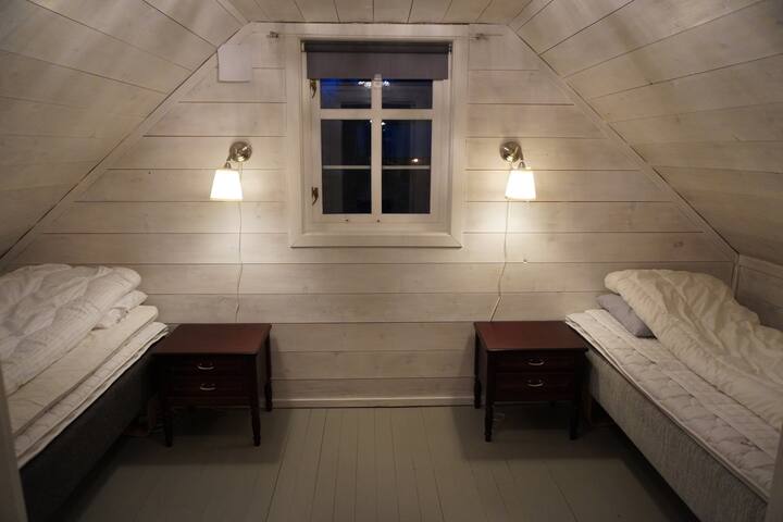 Soverom 1, med to enkeltsenger.