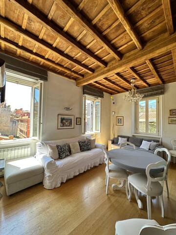 Trevi Fountain Appartment gallery image 3