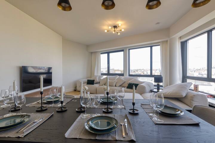 Sunny penthouse with city views on 7th floor gallery image 4