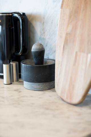 Sunny penthouse with city views on 7th floor gallery image 5