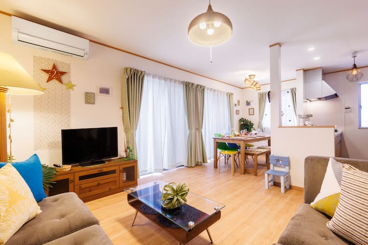 Near convenience store/1 house 3 parking available/Baby friendly/Self check-in/