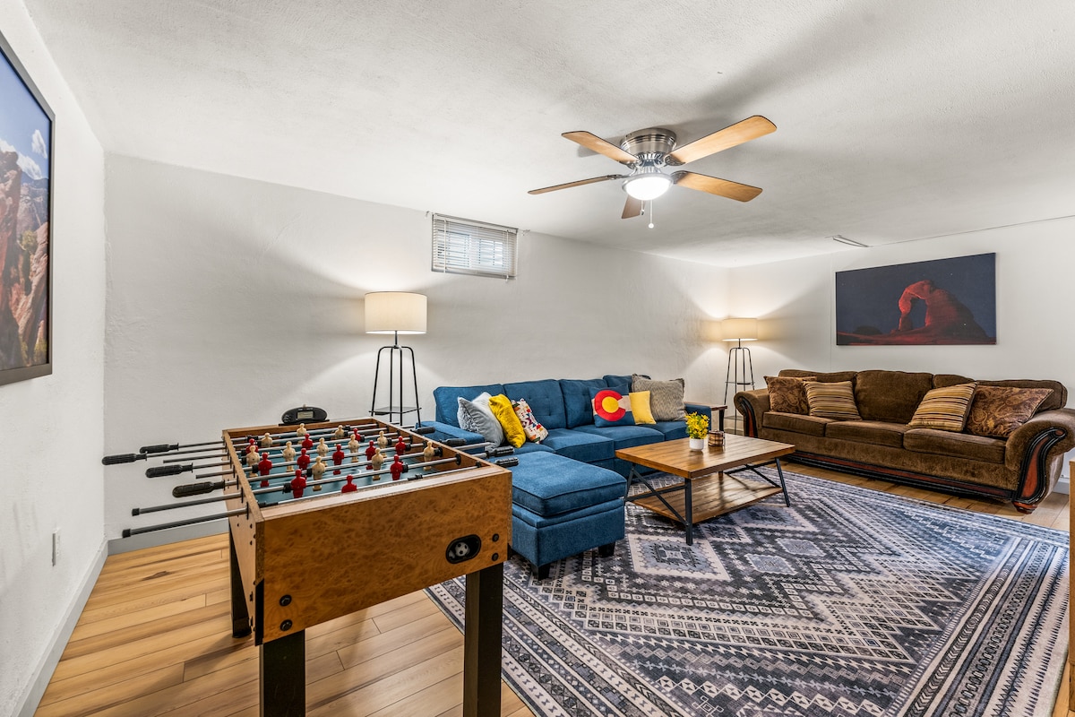 Zábavný salónik: zahrajte si stolný futbal, oddýchnite si na pohodlných pohovkách a užite si herné večery s priateľmi!