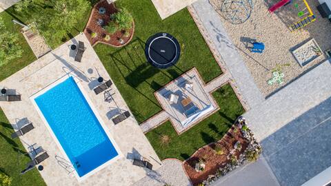 Holiday home "Aprilis"with pool, jacuzzi and sauna