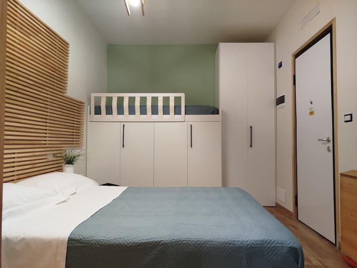 单元-双人床、单人床和衣柜