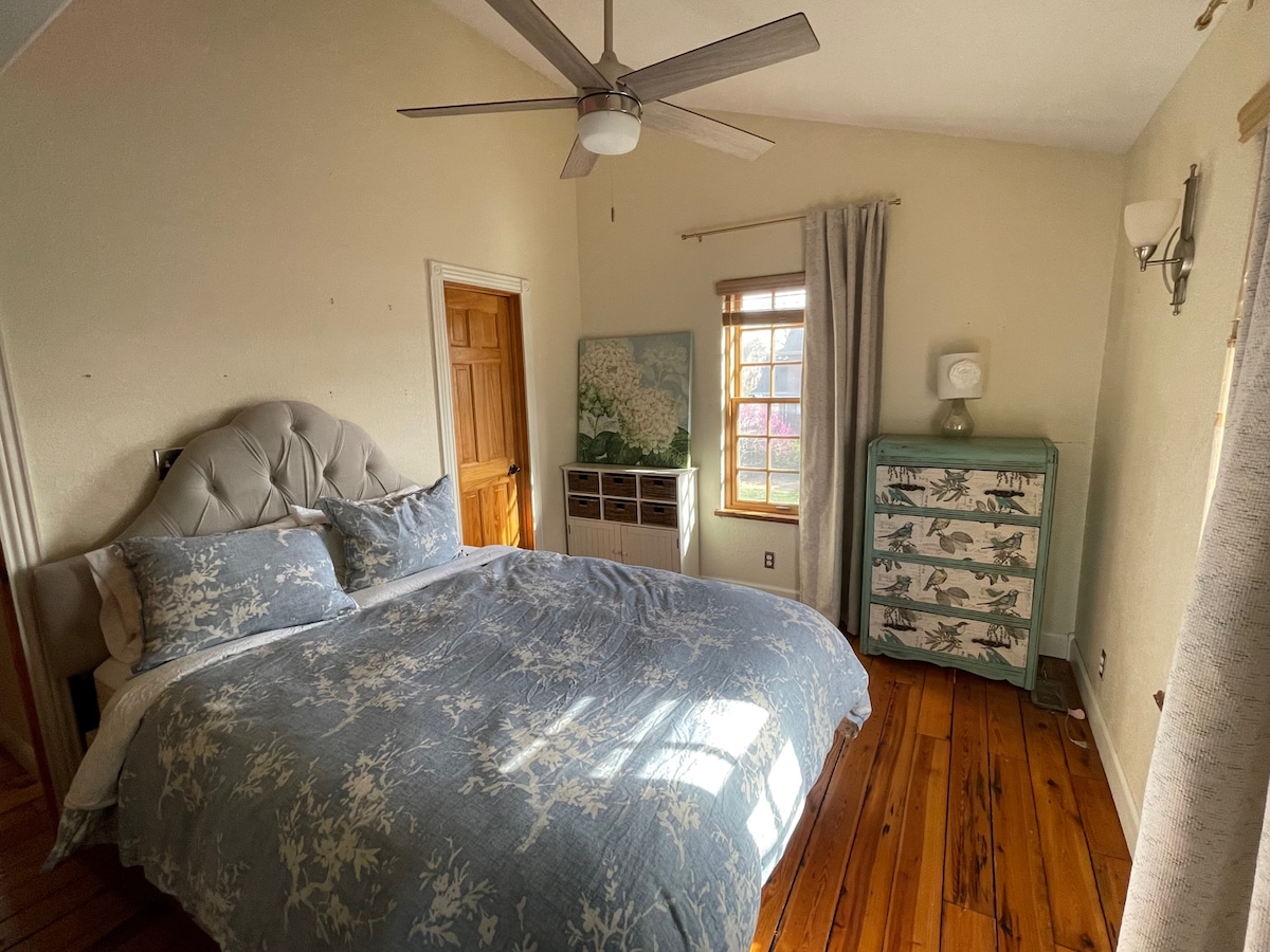 Queen bed, South light, Ralph Lauren 100% Cotton Linens