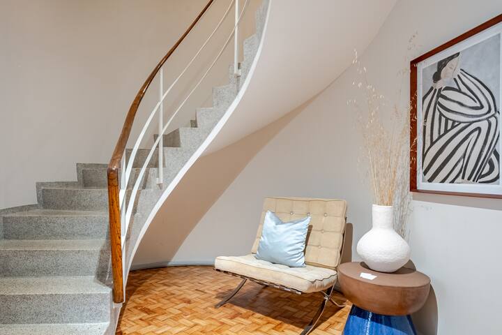 UNIQUE DUPLEX PENTHOUSE & FREE PARKING gallery image 4