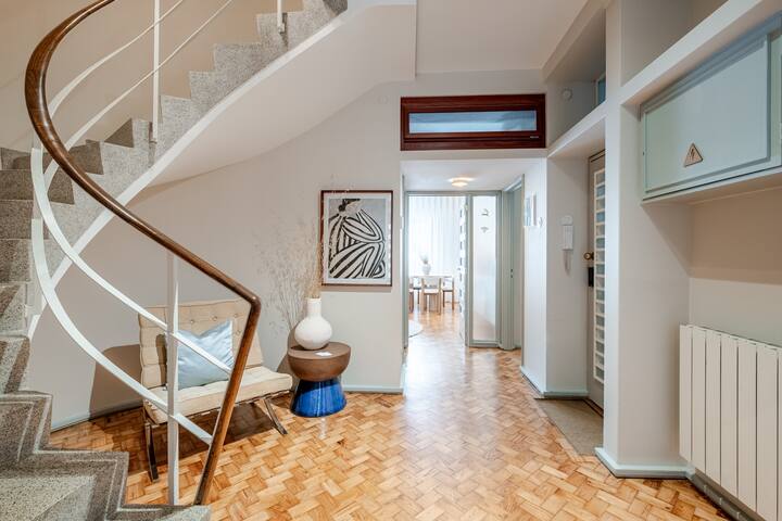 UNIQUE DUPLEX PENTHOUSE & FREE PARKING gallery image 2