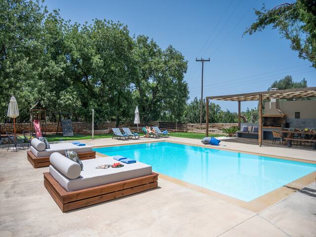 Private heated pool, playground, garden & BBQ!