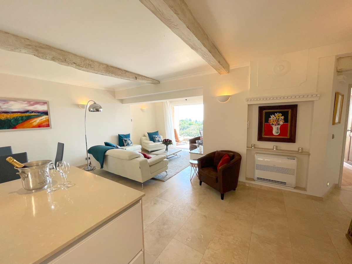 Top Airbnb: La Borgada, Luxury 3 Bedroom Townhouse in Tourrettes Sur Loup