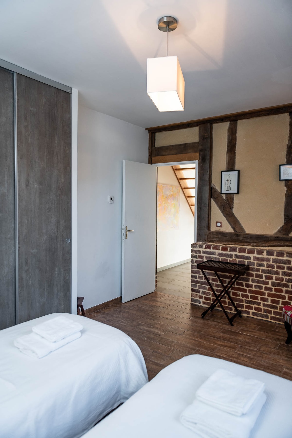 Спалня 2 на приземния етаж, 2 единични легла