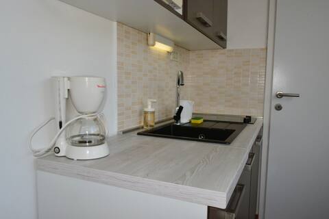 Top Airbnb: APP FOR 2 WITH BALCONY, SEA VIEW,FREE PARKING&WIFI in Opatija