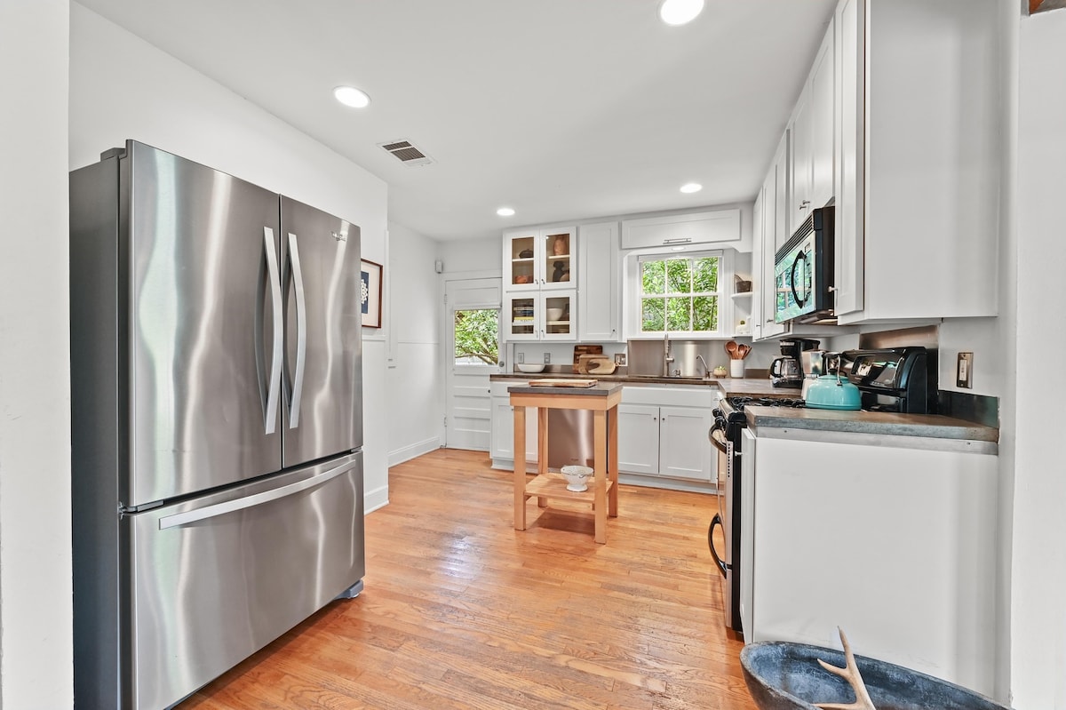 Charming Zilker Bungalow • Walk to Barton Springs