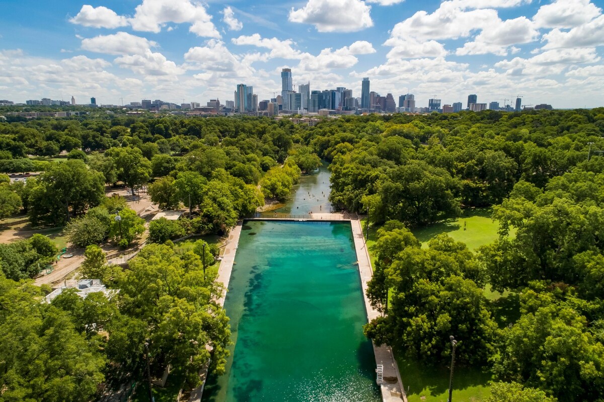 Charming Zilker Bungalow • Walk to Barton Springs