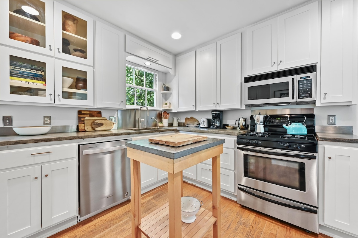 Charming Zilker Bungalow • Walk to Barton Springs