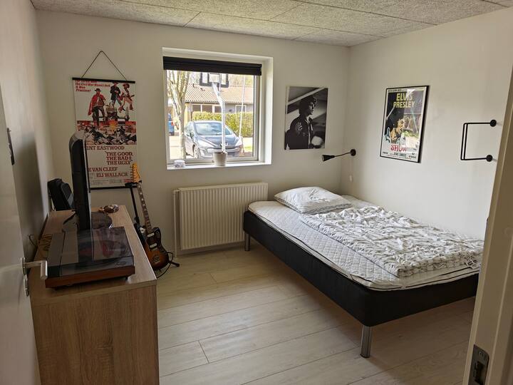 Værelse 4
Seng 140 x 200