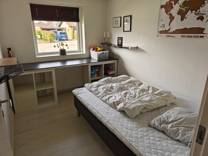 Værelse 3
Seng 140 x 200