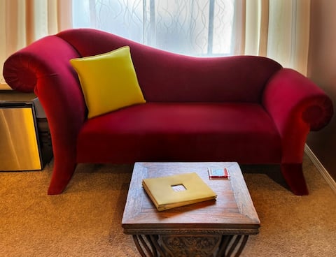 Successful Airbnb property: Chocolate Suite by Cocoa West in Bowen Island