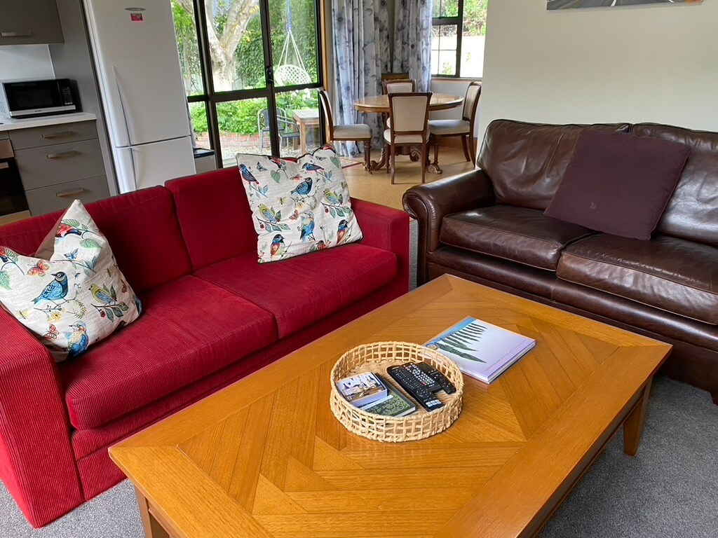 Top Airbnb: Historic Cromwell Retreat- Donegal Gardens in Cromwell