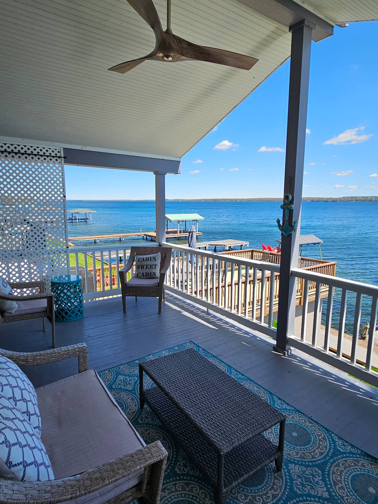 New Luxury Lakefront Views-Retreat