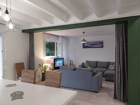 Top Airbnb: Renovated and air-conditioned house, near the pool. in Andernos Les Bains