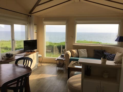 Top performing Airbnb: Accommodation with unobstructed sea view in Lion Sur Mer