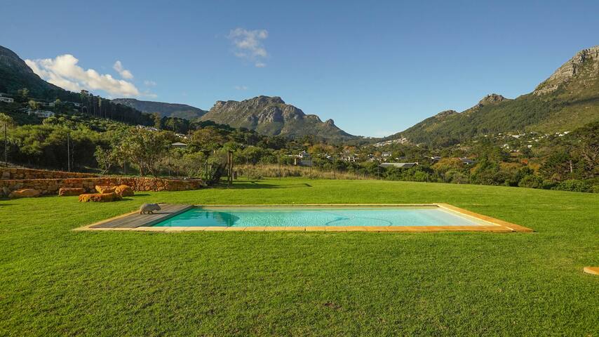 Family home in top security estate, Hout Bay gallery image 2