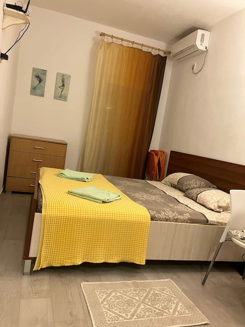 Popular Airbnb listing: Cozy apartment for a couple in Sutomore