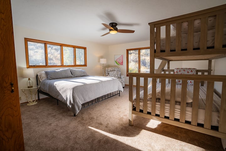 The bigger of the two upstairs rooms, this hosts a king bed + a full/twin bunk bed. New pillows and mattresses, lovely cotton sheets. This room looks out to the waterfall and yard. 