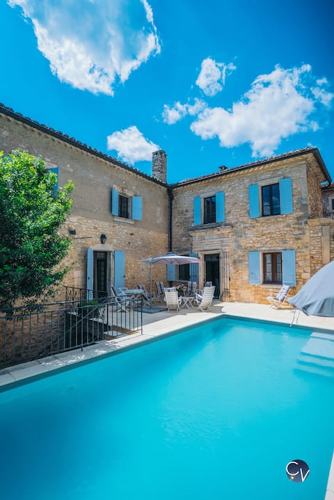 * Charming building! River and private pool *