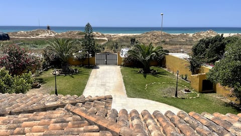 Independent beachfront villa in El Palmar