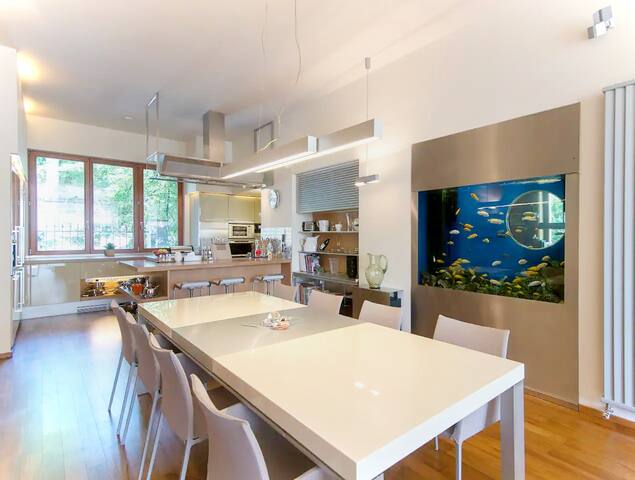 Large luxury villa in central Prague gallery image 2